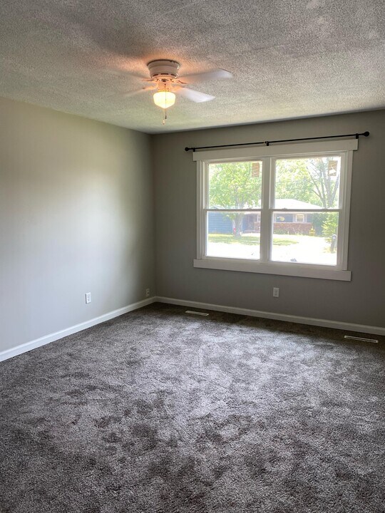 5356 Plaza Ave in Portage, IN - Building Photo