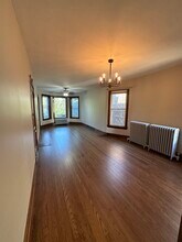 2308 N Harding Ave, Unit 1 in Chicago, IL - Foto de edificio - Building Photo