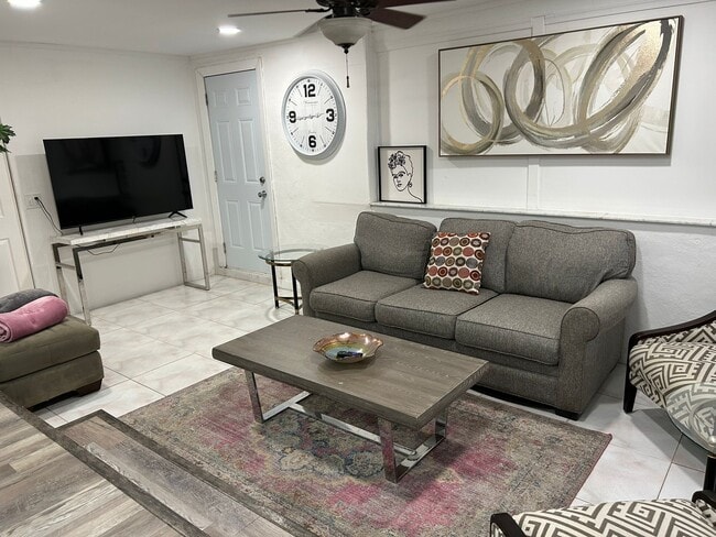 4460 SW 49th Ct in Fort Lauderdale, FL - Building Photo - Building Photo