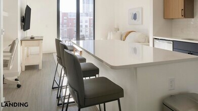 1007 S Mint St, Unit 732 in Charlotte, NC - Building Photo - Building Photo