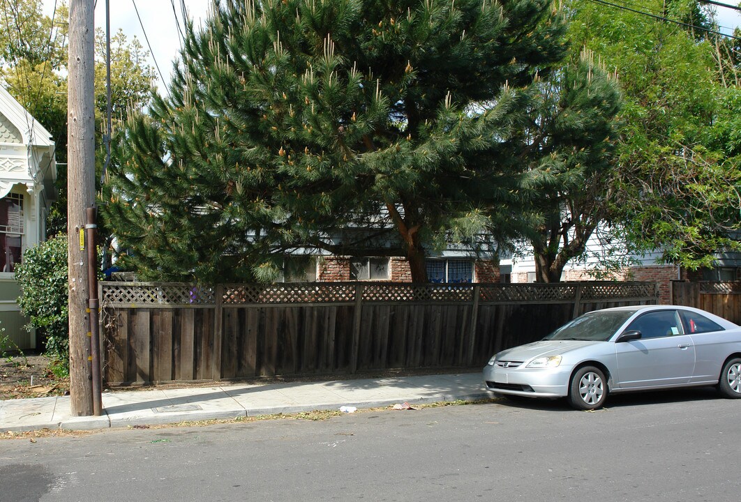 361 N Claremont St in San Mateo, CA - Building Photo