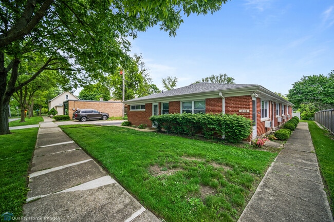 413 Wilson St in Downers Grove, IL - Building Photo - Building Photo