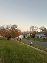 29 Montano Rd in Enfield, CT - Building Photo - Building Photo