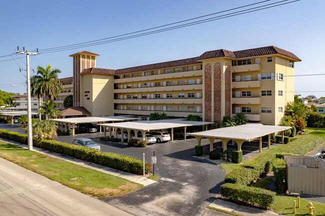 Crystal Lake 4100 in Deerfield Beach, FL - Foto de edificio - Building Photo