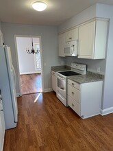 8 Currier Way in Cheshire, CT - Building Photo - Building Photo