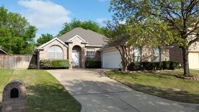 7805 Brook Meadow ln in Fort Worth, TX - Foto de edificio - Building Photo