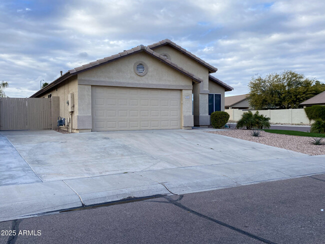 8022 W Salter Dr in Peoria, AZ - Building Photo - Building Photo