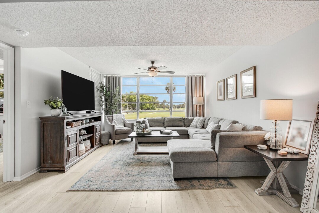 4191 Cypress Reach Ct in Pompano Beach, FL - Building Photo