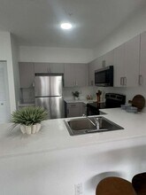 1042 W 66th St, Unit B1 in Hialeah, FL - Building Photo - Building Photo