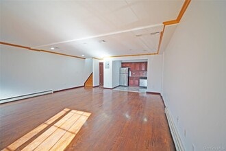 931 E 215th St in Bronx, NY - Building Photo - Building Photo