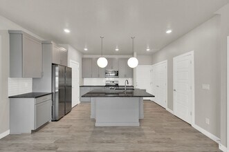 128 E Geyser Ct in Saratoga Springs, UT - Building Photo - Building Photo