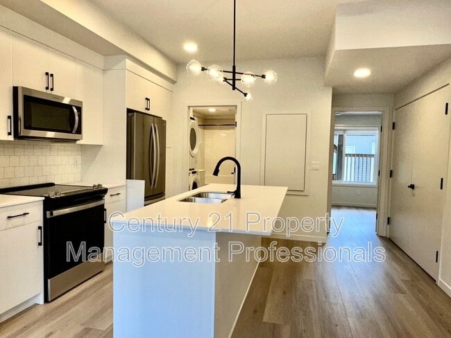 2617 Alces Dr in Edmonton, AB - Building Photo - Building Photo