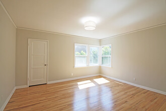1575 Manning Ave, Unit 1579 in Los Angeles, CA - Foto de edificio - Building Photo