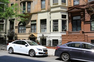 245 W 76th St in New York, NY - Foto de edificio - Building Photo