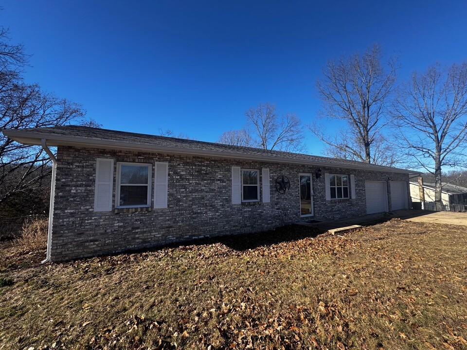 21735 Helper Ln in St. Robert, MO - Building Photo