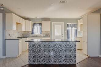 1202 E 42nd St in Odessa, TX - Building Photo - Building Photo