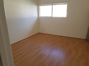121 Sinclair Ave in Glendale, CA - Building Photo - Building Photo