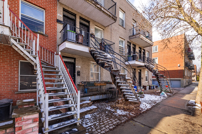 4870-4886 Cartier St in Montréal, QC - Building Photo - Building Photo