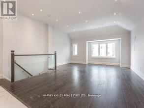 987 Avenue Rd in Toronto, ON - Building Photo - Building Photo