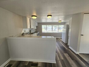 11211 East Bay Rd in Gibsonton, FL - Building Photo - Building Photo