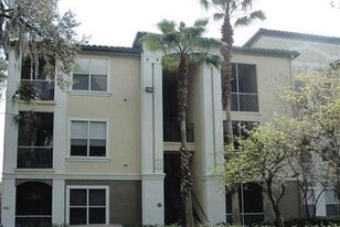 5709 Legacy Crescent Pl in Riverview, FL - Building Photo