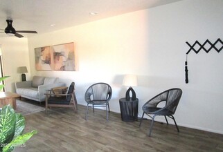 4303 E Cactus Rd in Phoenix, AZ - Building Photo - Building Photo