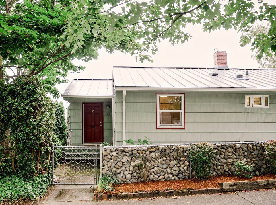 4803 3rd Ave NW in Seattle, WA - Building Photo