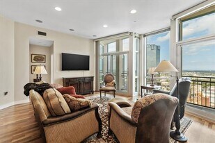 500 Throckmorton St in Fort Worth, TX - Building Photo