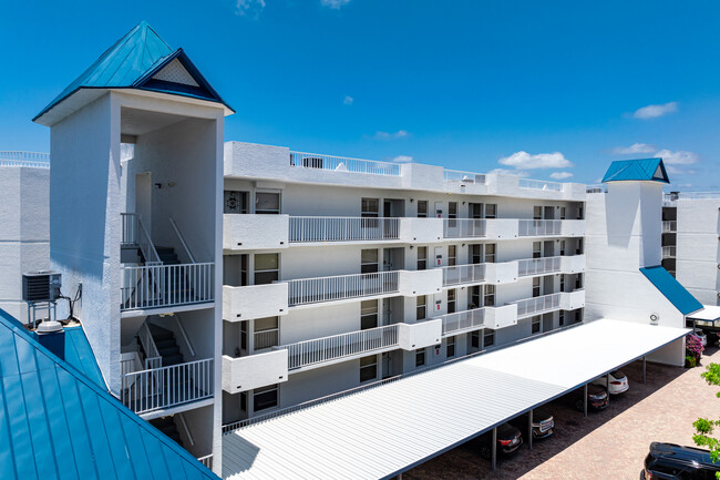 Grand Bay in Marco Island, FL - Building Photo - Building Photo