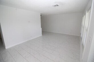 160 SW 127th Ave, Unit 17-1702 in Plantation, FL - Building Photo - Building Photo