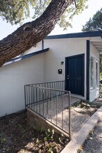 6205 Shadow Valley Dr in Austin, TX - Building Photo - Building Photo