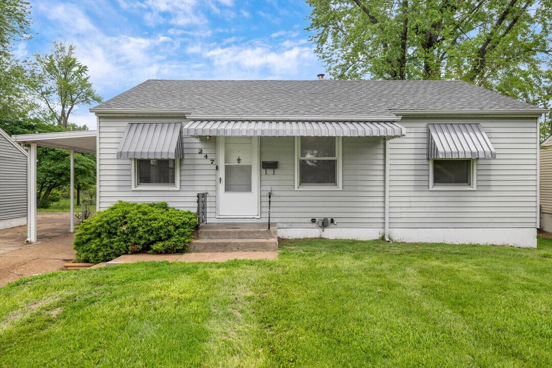 247 Midlothian Rd in St. Louis, MO - Building Photo
