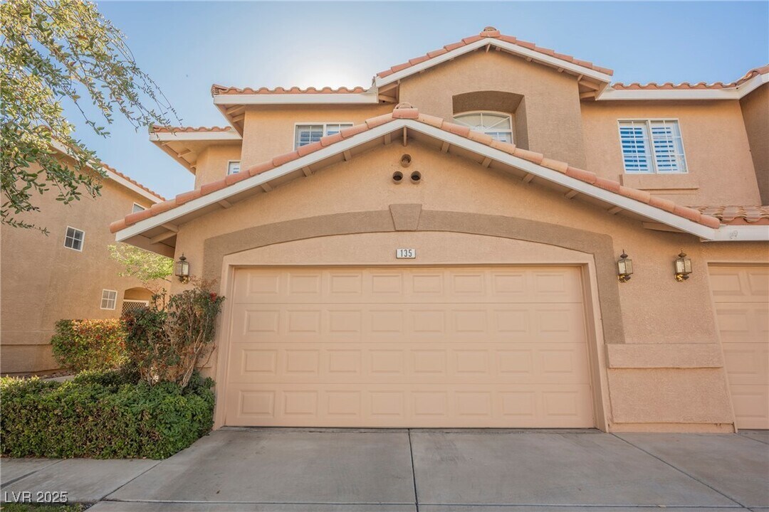 135 Broken Rock Dr in Henderson, NV - Building Photo