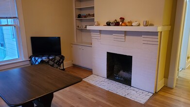 1921 18th Ave S-Unit -Lower Suite in Nashville, TN - Foto de edificio - Building Photo