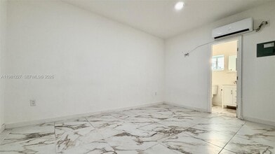 12435 SW 42nd St in Miami, FL - Building Photo - Building Photo