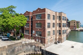 Howard Beach Apartments in Chicago, IL - Building Photo - Building Photo