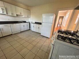 8 Barrows St, Unit 6 in Boston, MA - Building Photo