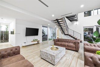 1816 SW 23rd St in Miami, FL - Building Photo - Building Photo