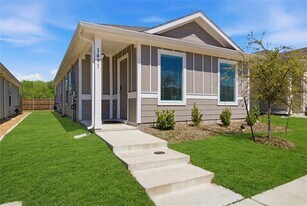 1491 Sterling Wy in Ferris, TX - Building Photo
