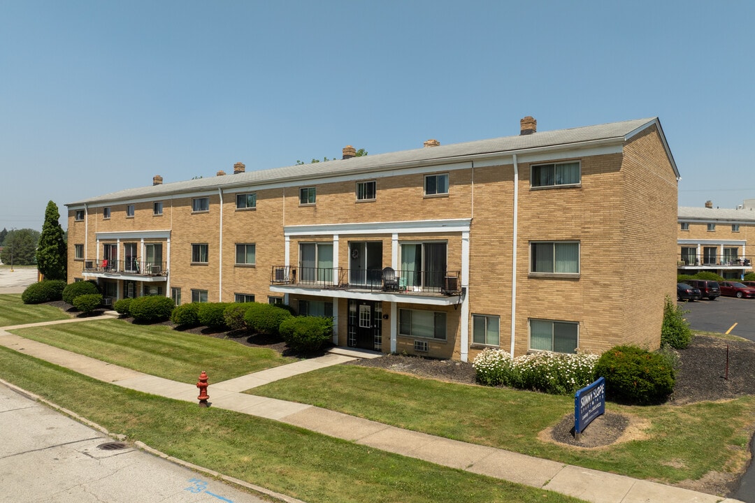 Sunnyslope Terrace in Maple Heights, OH - Building Photo