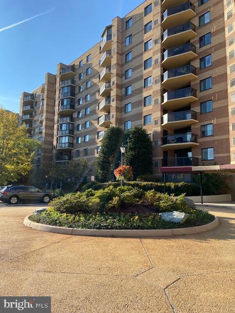 8380 Greensboro Dr in McLean, VA - Building Photo