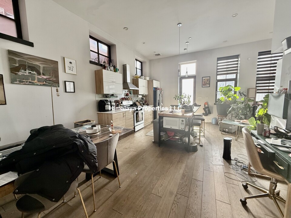 407 Dudley St, Unit 3 in Boston, MA - Building Photo