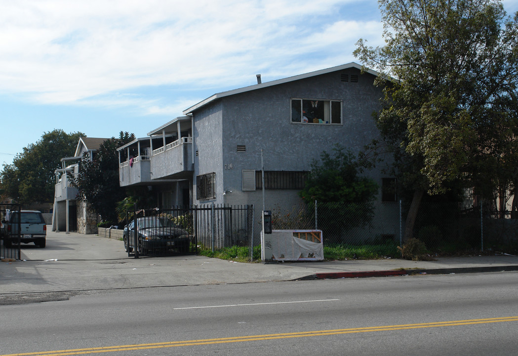 716 E Vernon Ave in Los Angeles, CA - Building Photo