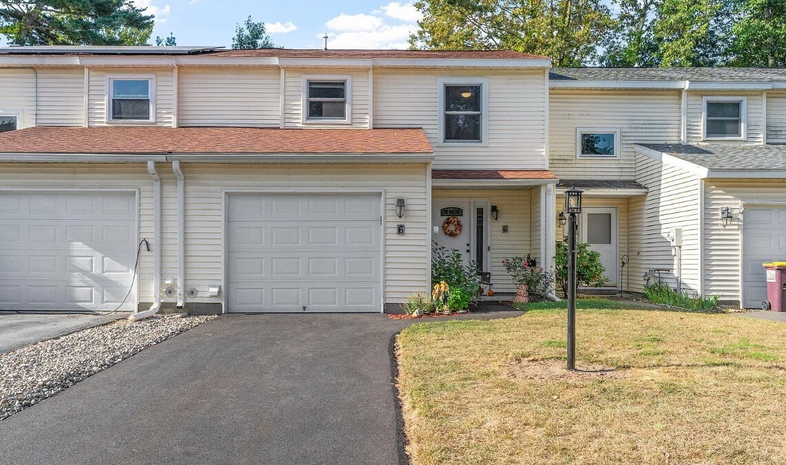 6 Heartwood Ct in Clifton Park, NY - Building Photo