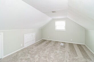 5633 Green Acres Ct in Cincinnati, OH - Foto de edificio - Building Photo