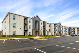 Davis Park Station - NOW Leasing! in Lexington, KY - Foto de edificio - Building Photo