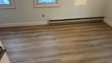 19 Henning Dr in Montrose, NY - Foto de edificio - Building Photo