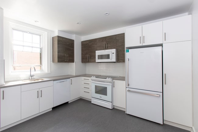 Pickwick Arms in Westmount, QC - Building Photo - Building Photo