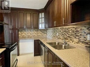 390 Dixon Rd in Toronto, ON - Building Photo - Building Photo