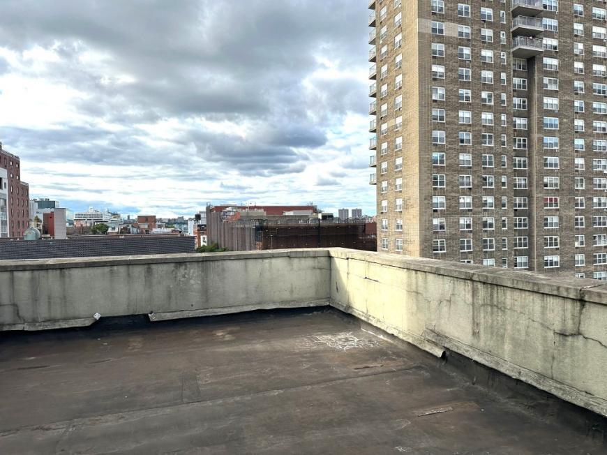 460 W 50th St in New York, NY - Building Photo